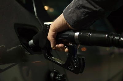 Fuel retailers failing to pass on savings to motorists